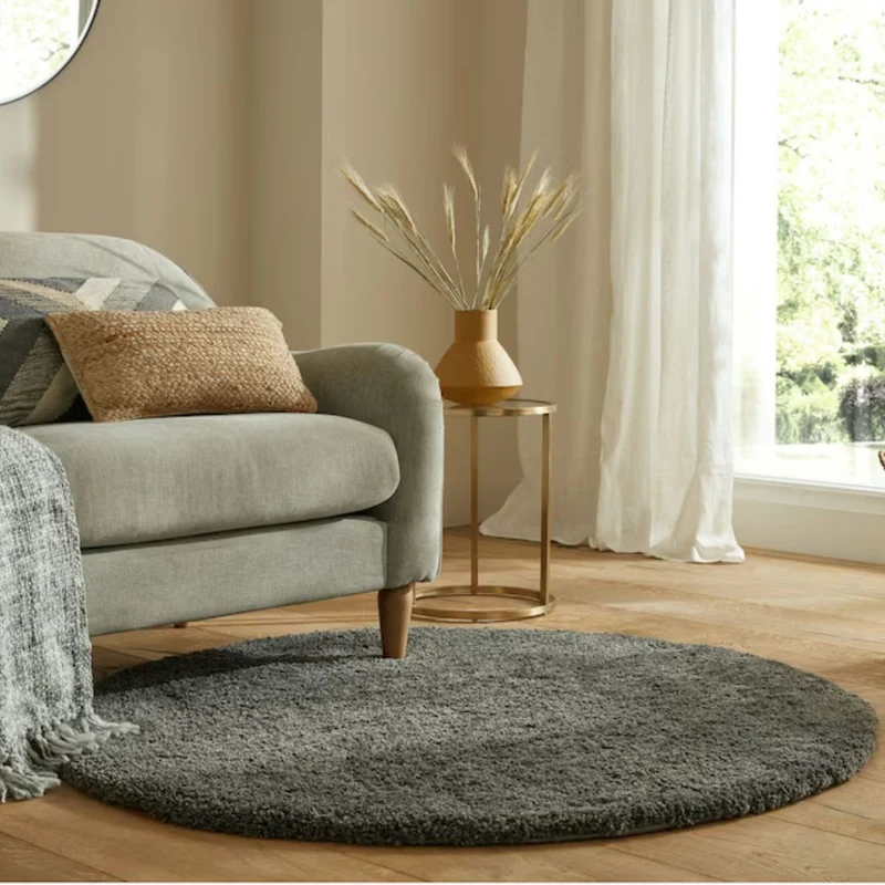 Tapis shaggy rond gris foncé