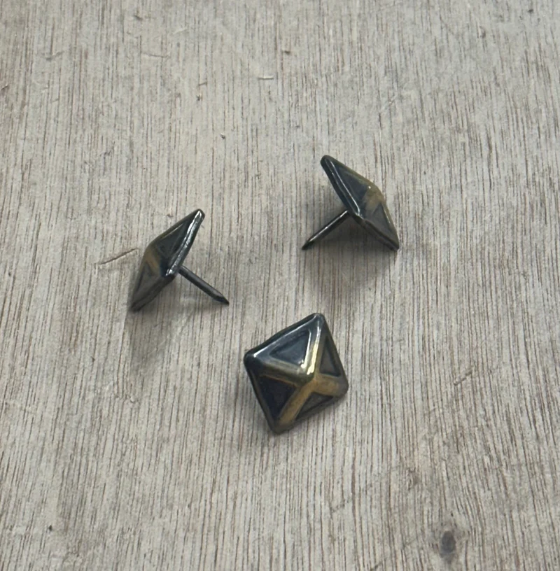 Clous décoratifs - Carré 18 mm
