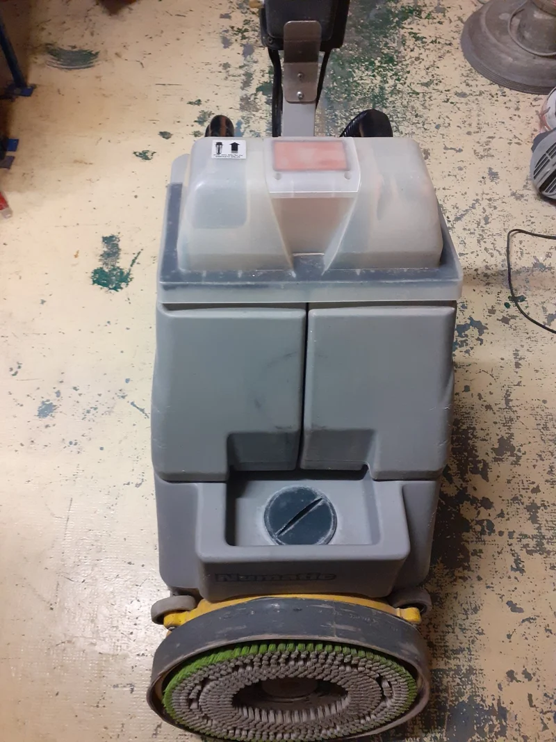Autolaveuse à câble Numatic TT345T pour la location (30l)