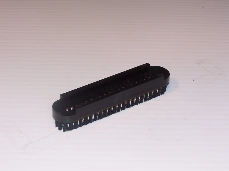 Brosse-glissière pour brosse à divan BR506BK
